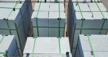 郑州 芝麻白花岗岩5公分地铺石 花岗岩厂家工厂装车日常