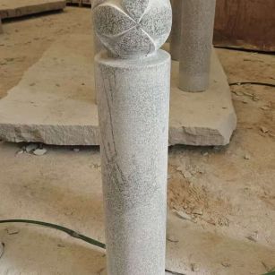 郑州 芝麻白花岗岩石材挡车石柱、停车柱、圆柱挡车柱、方柱挡车柱等