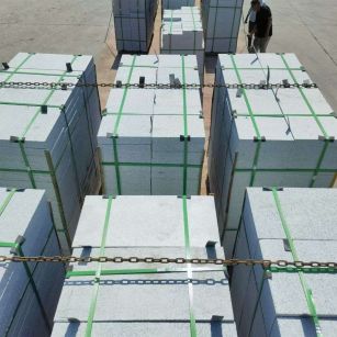 郑州 芝麻白花岗岩5公分地铺石 花岗岩厂家工厂装车日常