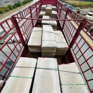 郑州 黄金麻花岗岩荔枝面，光面毛板装车完成