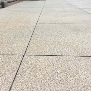 郑州 黄金麻花岗岩石板材荔枝面地面铺装效果