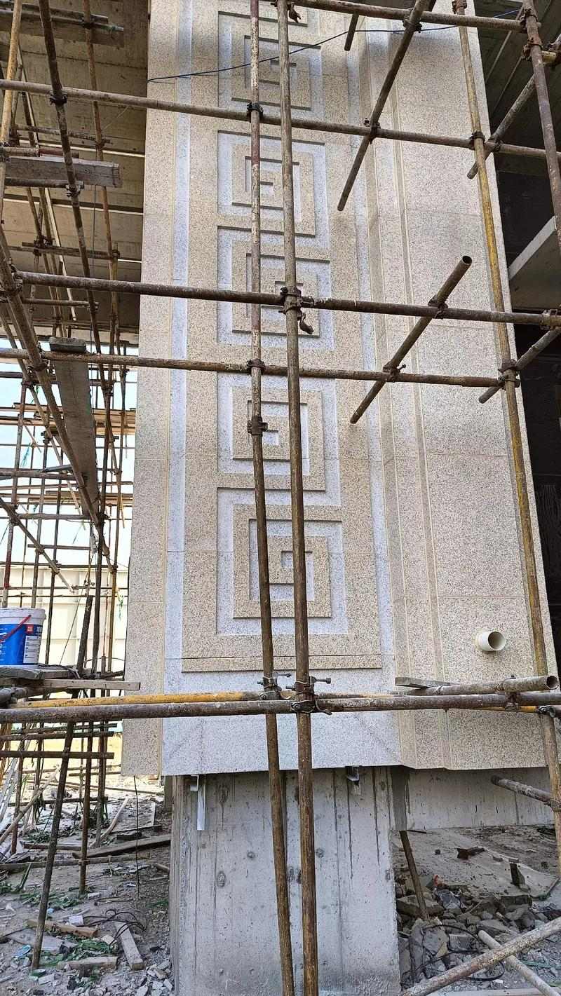 郑州 黄金麻花岗岩别墅外墙干挂回纹造型效果