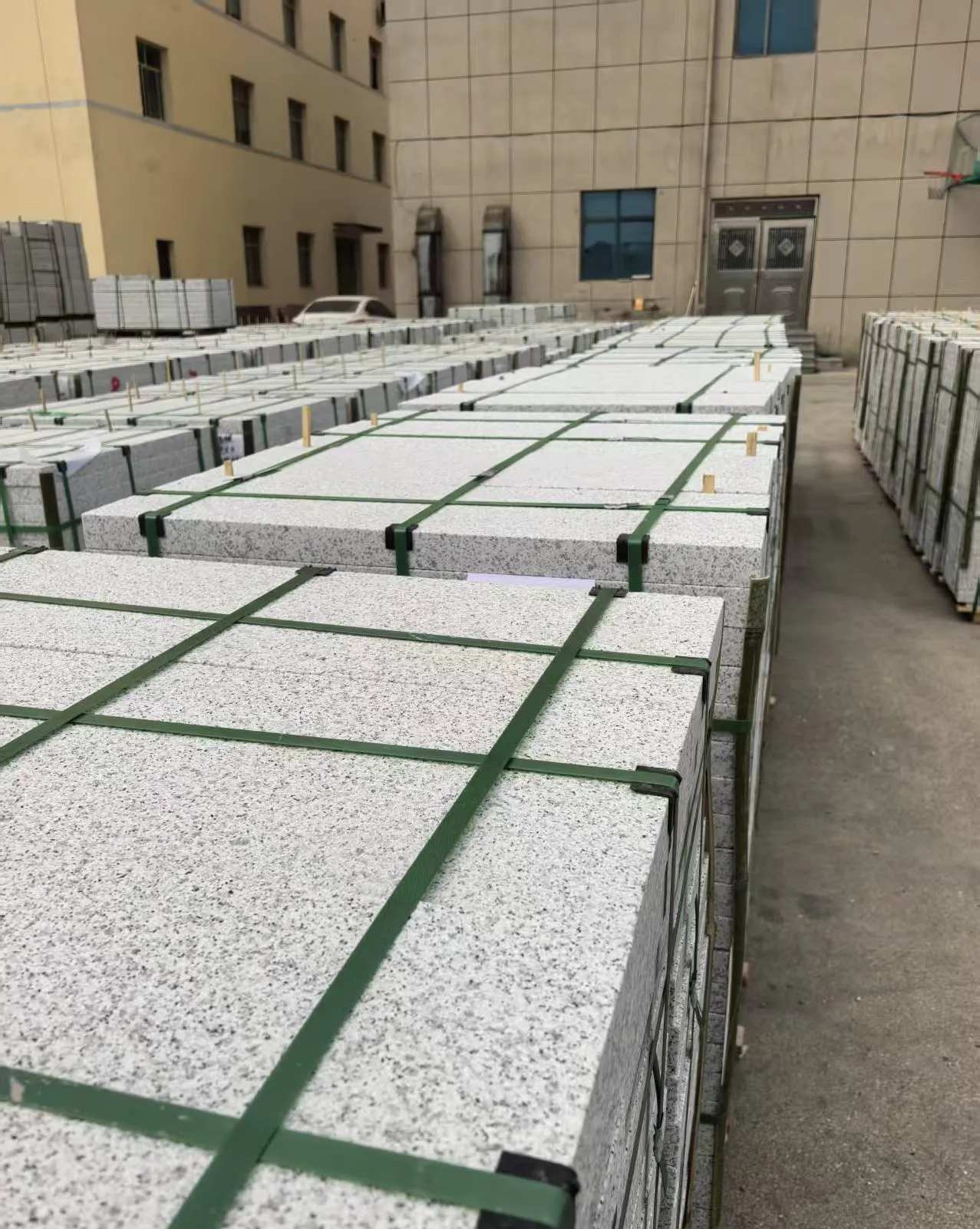 郑州 白麻花岗岩5.0公分荔枝面地铺石