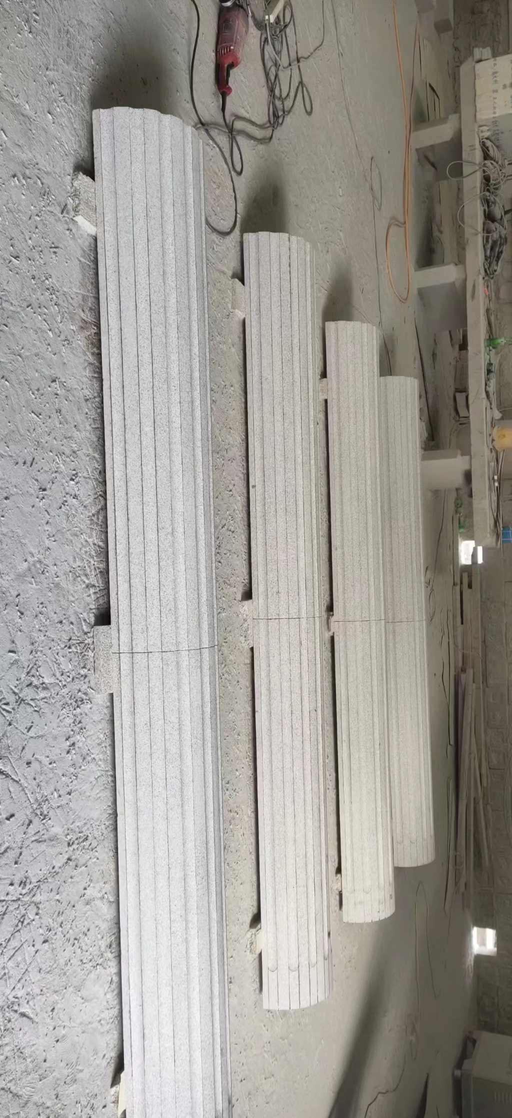 郑州 花岗岩厂家带你看白麻花岗岩门楼大柱柱皮