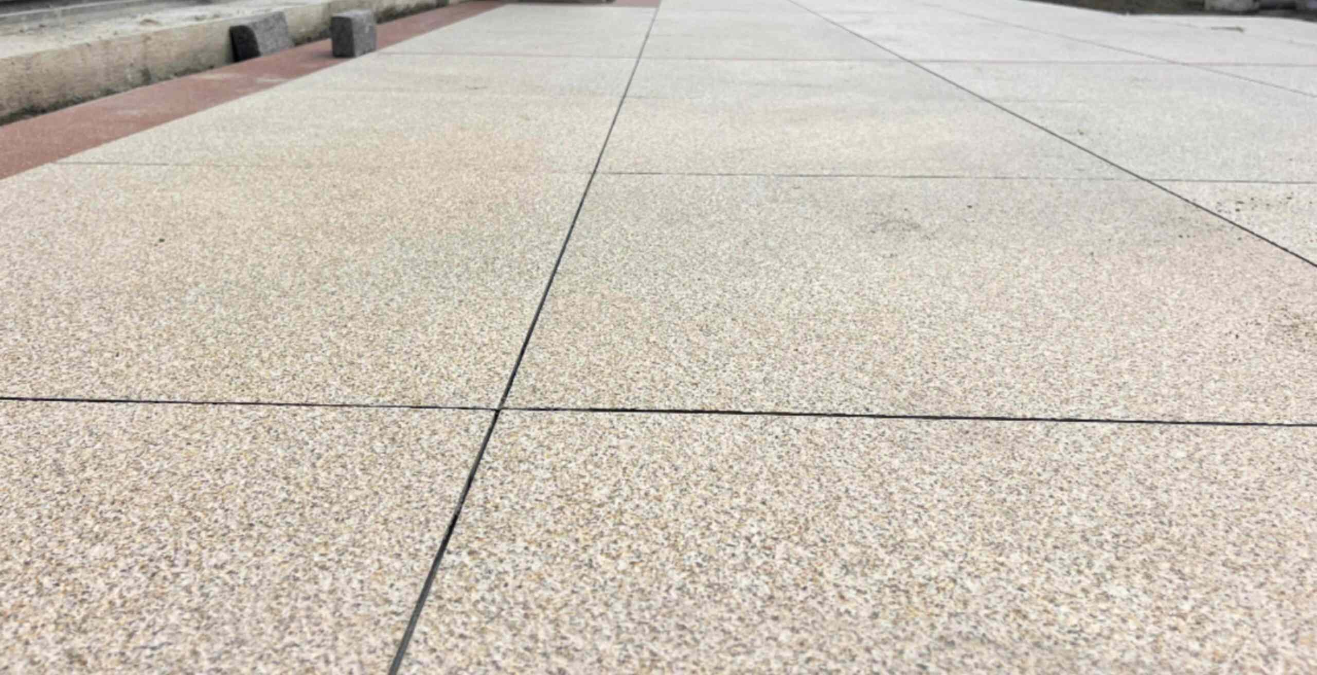 郑州 黄金麻花岗岩石板材荔枝面地面铺装效果