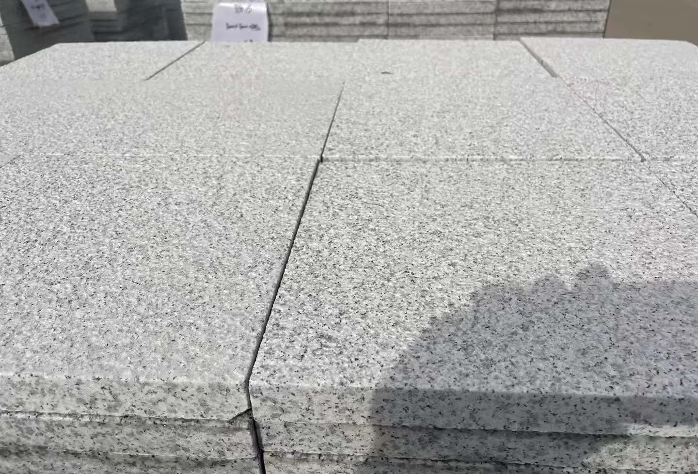 郑州 白麻花岗岩石材推荐 荔枝面地铺石