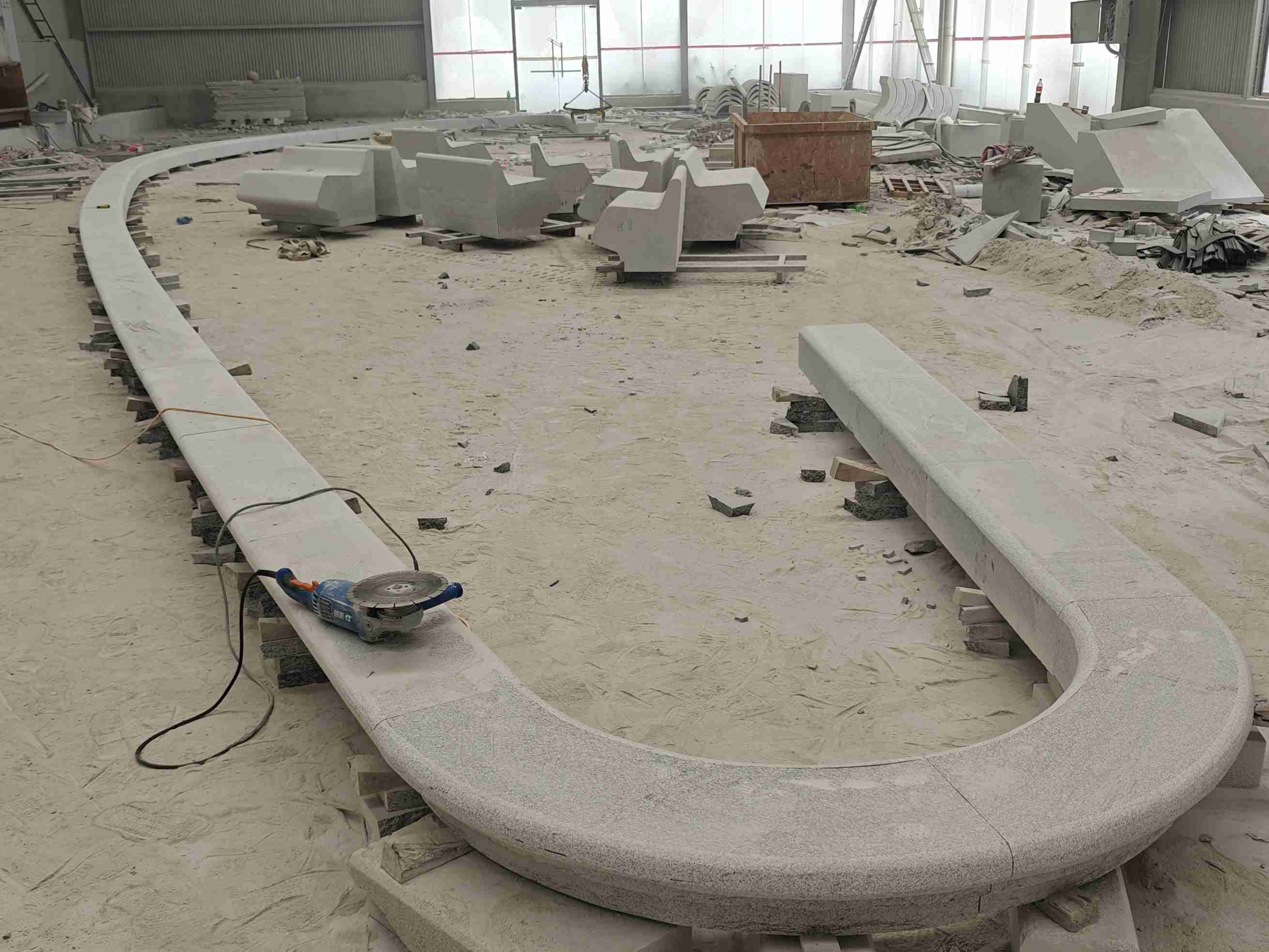 郑州 芝麻白花岗岩弧形花坛石，坐凳石