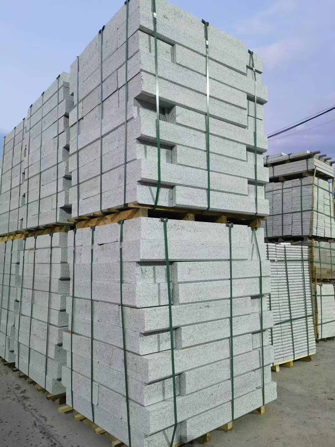 郑州 芝麻白花岗岩路沿石，路缘石，路肩石，道牙，立缘石，马路牙子，街沿石，侧石等