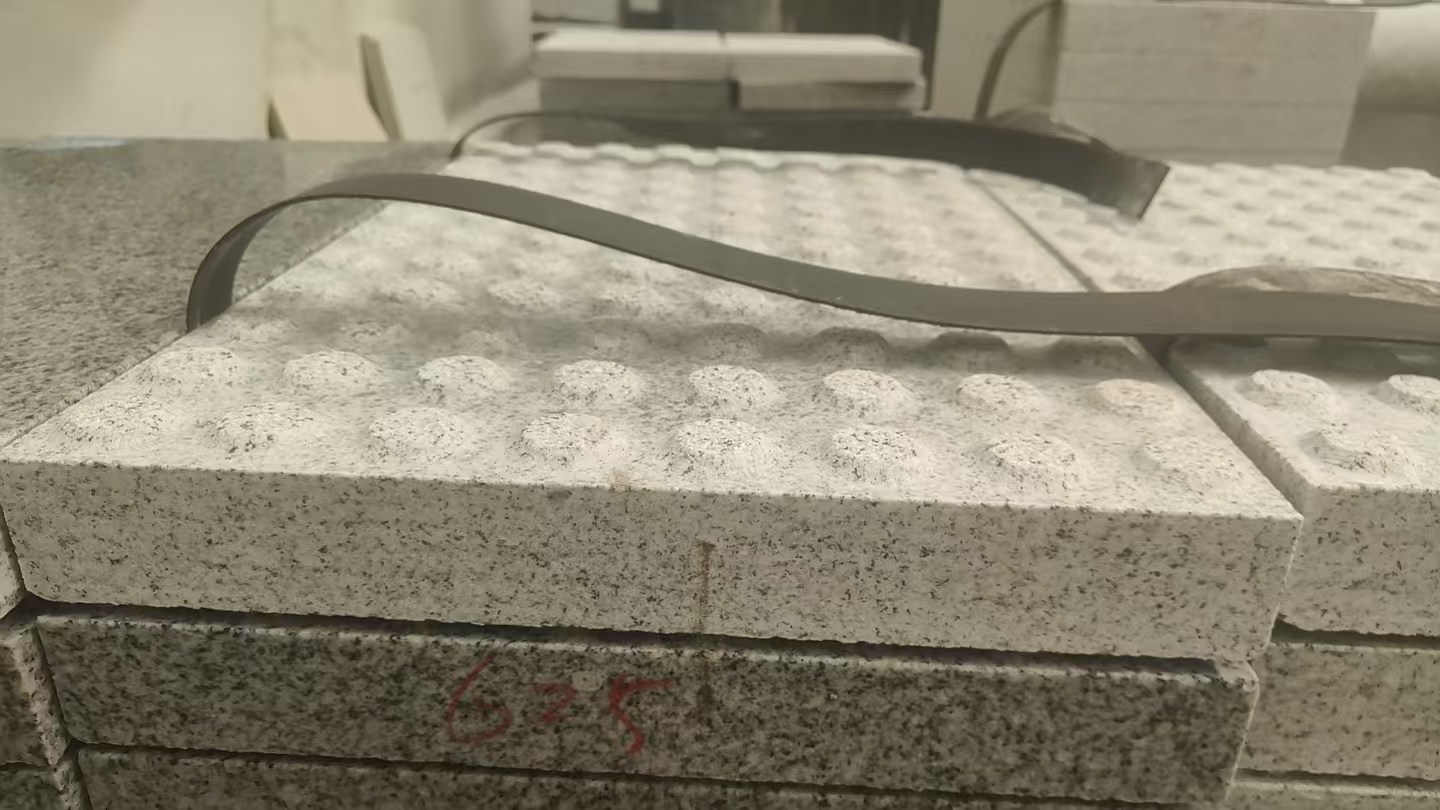 郑州 芝麻白花岗岩6.0公分荔枝面五轴加工雕刻盲点