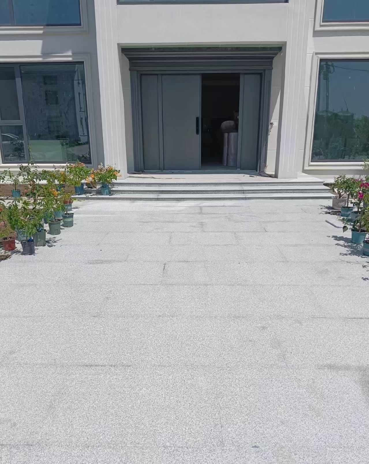 郑州 芝麻白花岗岩地铺石地面铺装