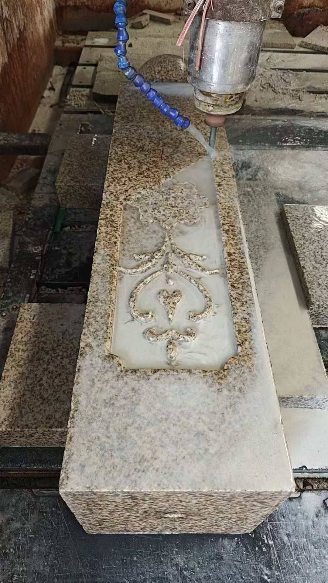 郑州 黄金麻花岗岩异形加工雕刻栏杆大柱