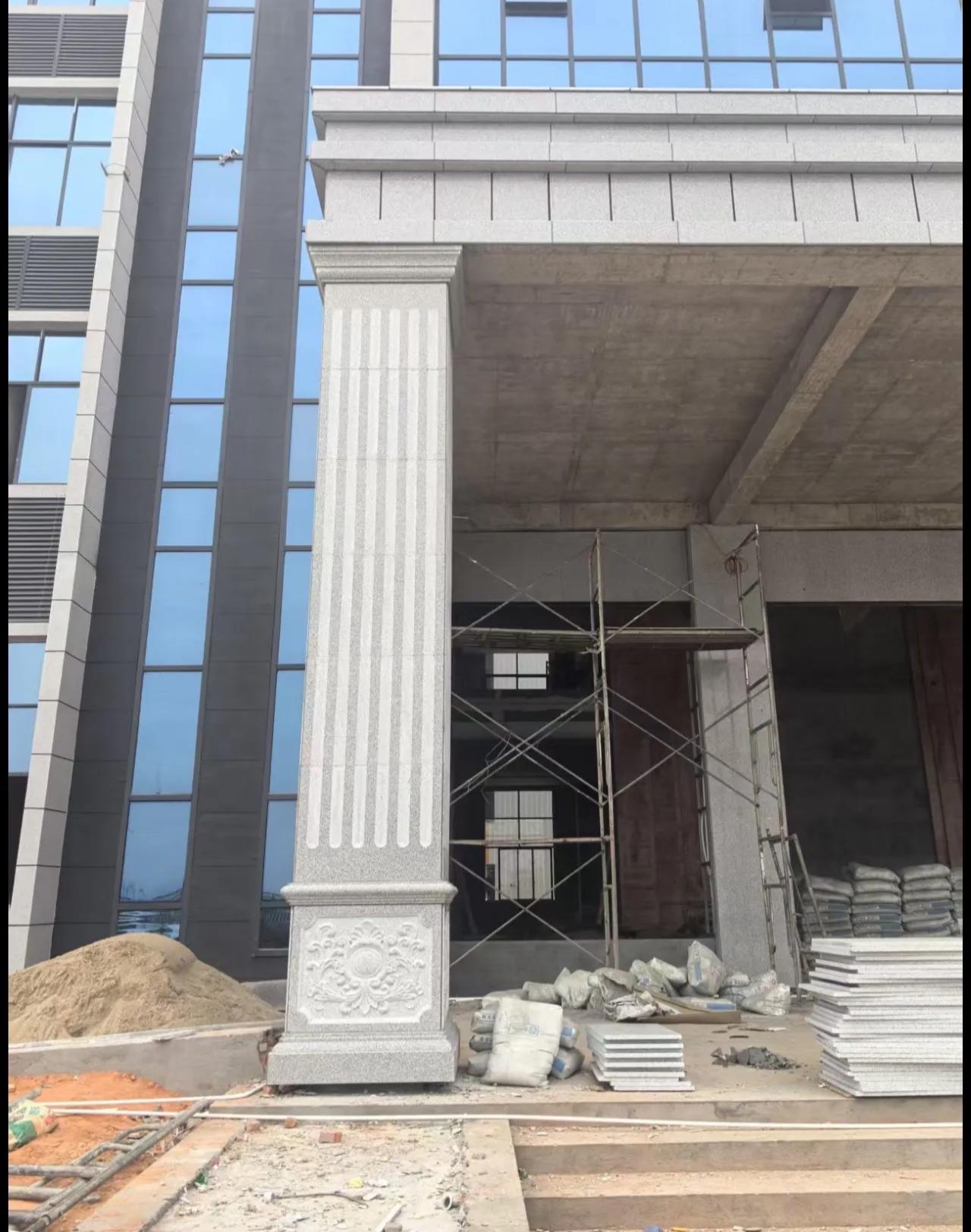 郑州 芝麻白光面花岗岩门楼大柱（罗马柱）配雕花底座