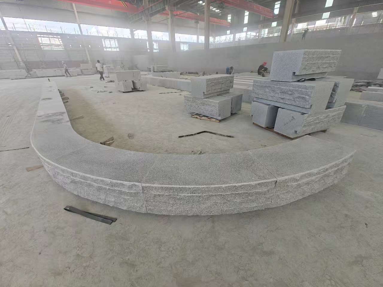 郑州 芝麻白异形坐凳，自然面光面弧形加工