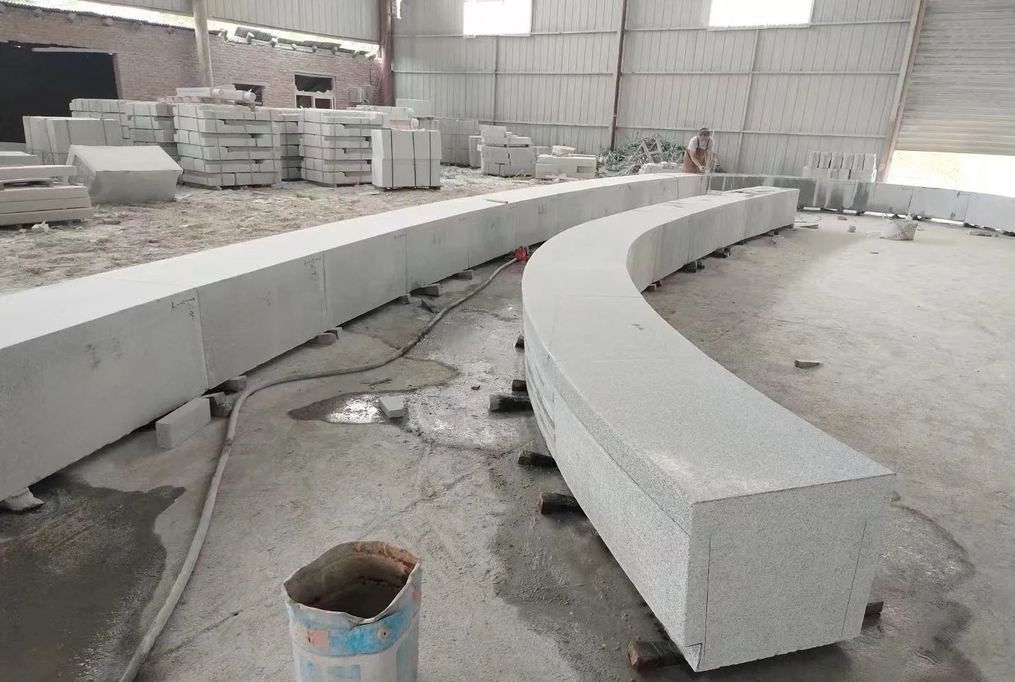 郑州芝麻白花岗岩石板材 园林光面弧形坐凳