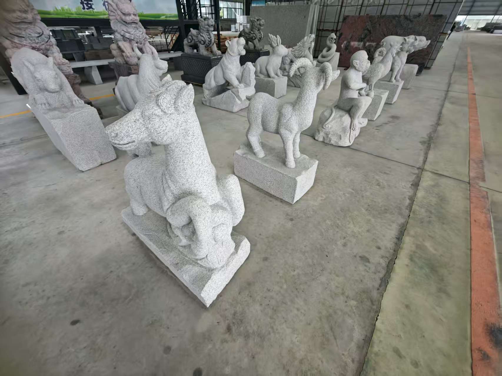 郑州 芝麻白花岗岩造型立体雕刻——十二生肖