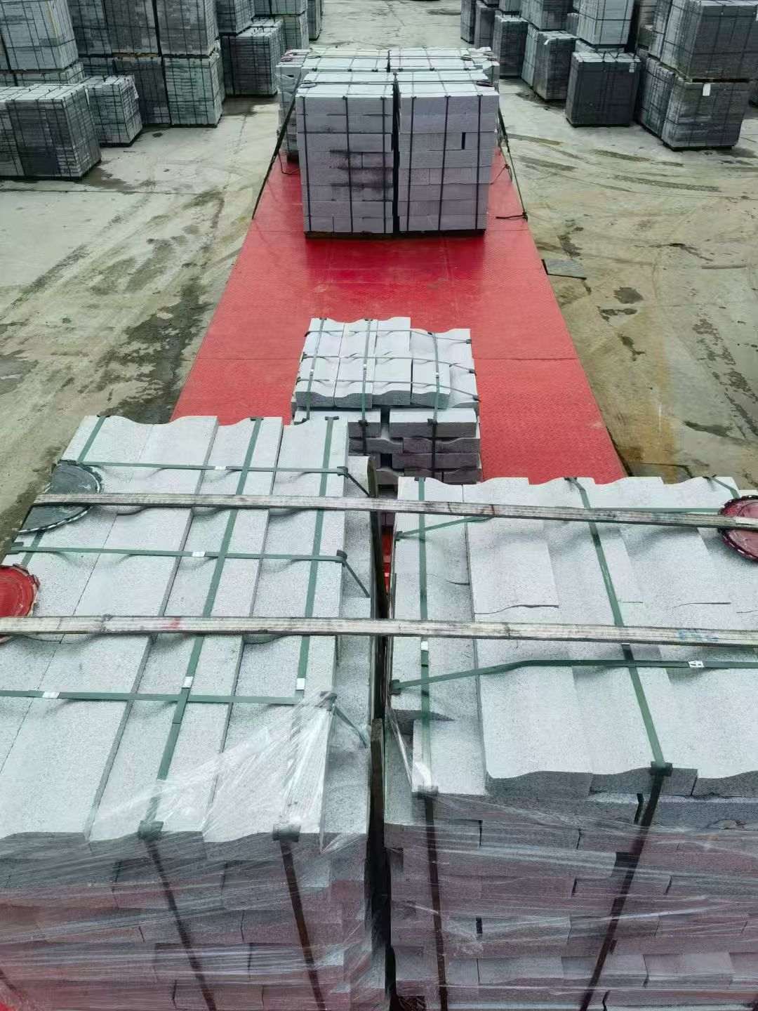 郑州 芝麻白仿形加直形路沿石出货日常