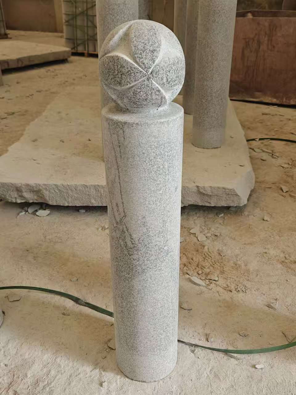 郑州 芝麻白花岗岩石材挡车石柱、停车柱、圆柱挡车柱、方柱挡车柱等