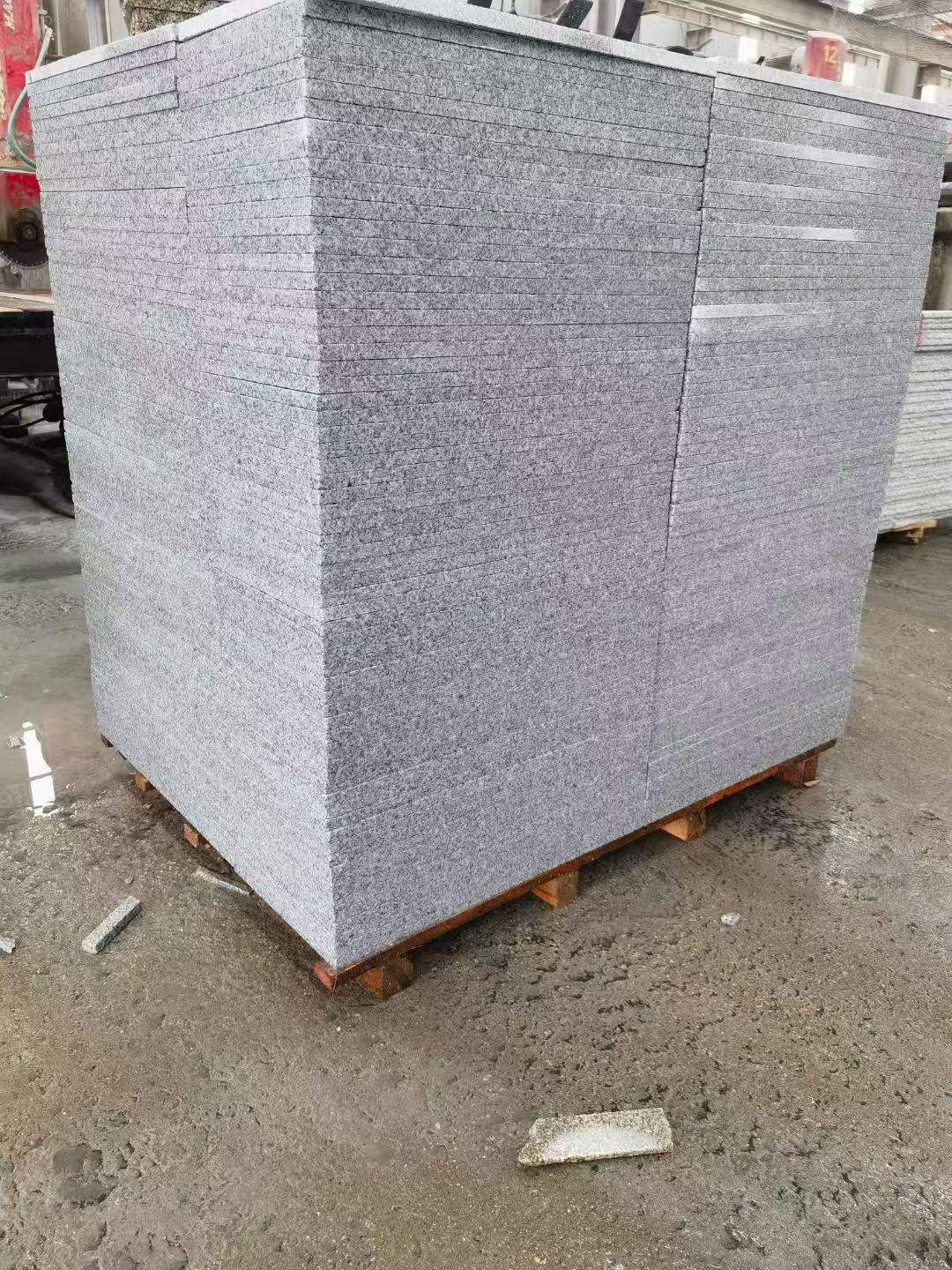 郑州 芝麻白火烧面1.8厚300*600地铺石，尺寸标准，厚薄均匀