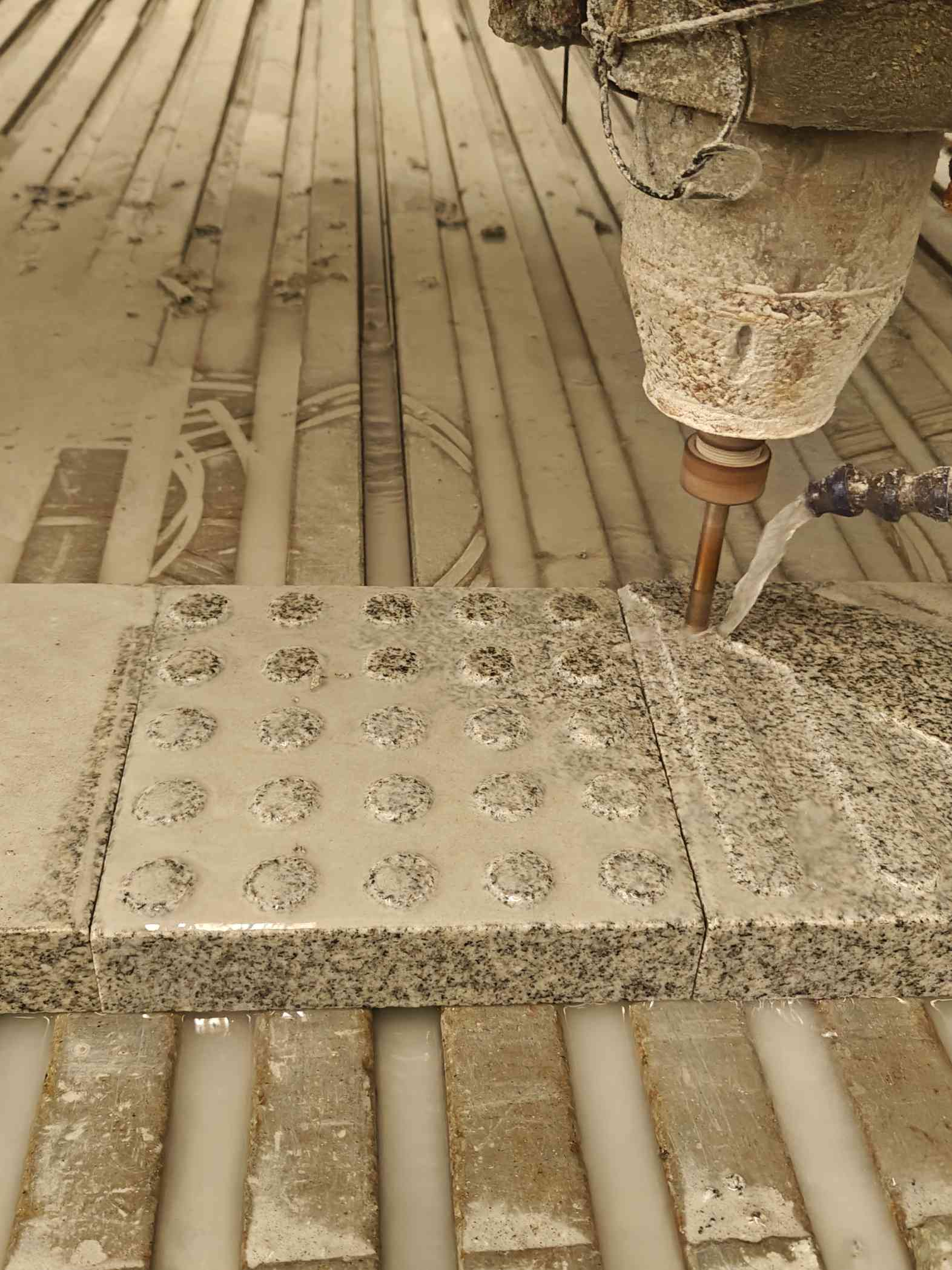 郑州 芝麻白花岗岩石材盲人石、盲道石、盲点石