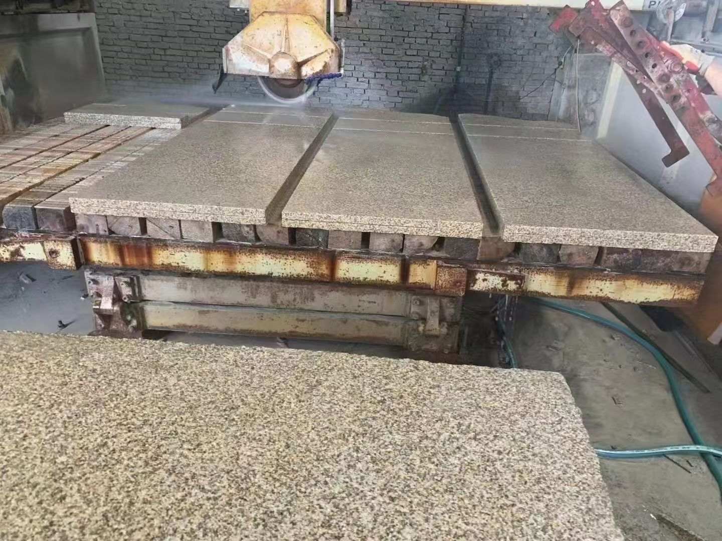 郑州 黄金麻荔枝面成品板加工