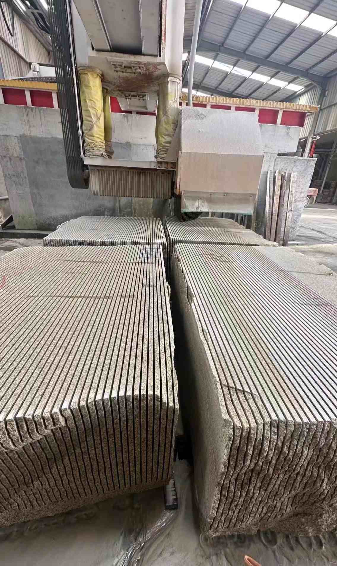 郑州 车间生产日常，黄金麻白麻花岗岩