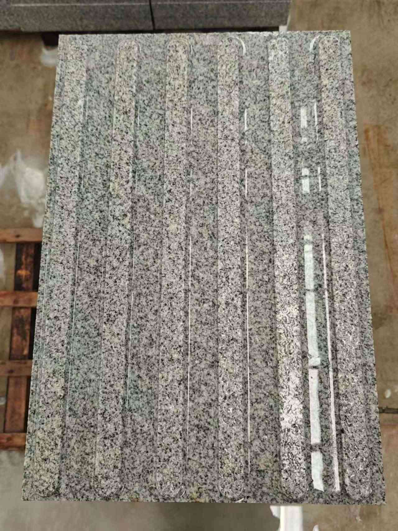 郑州 芝麻白花岗岩荔枝面雕刻盲道，盲条