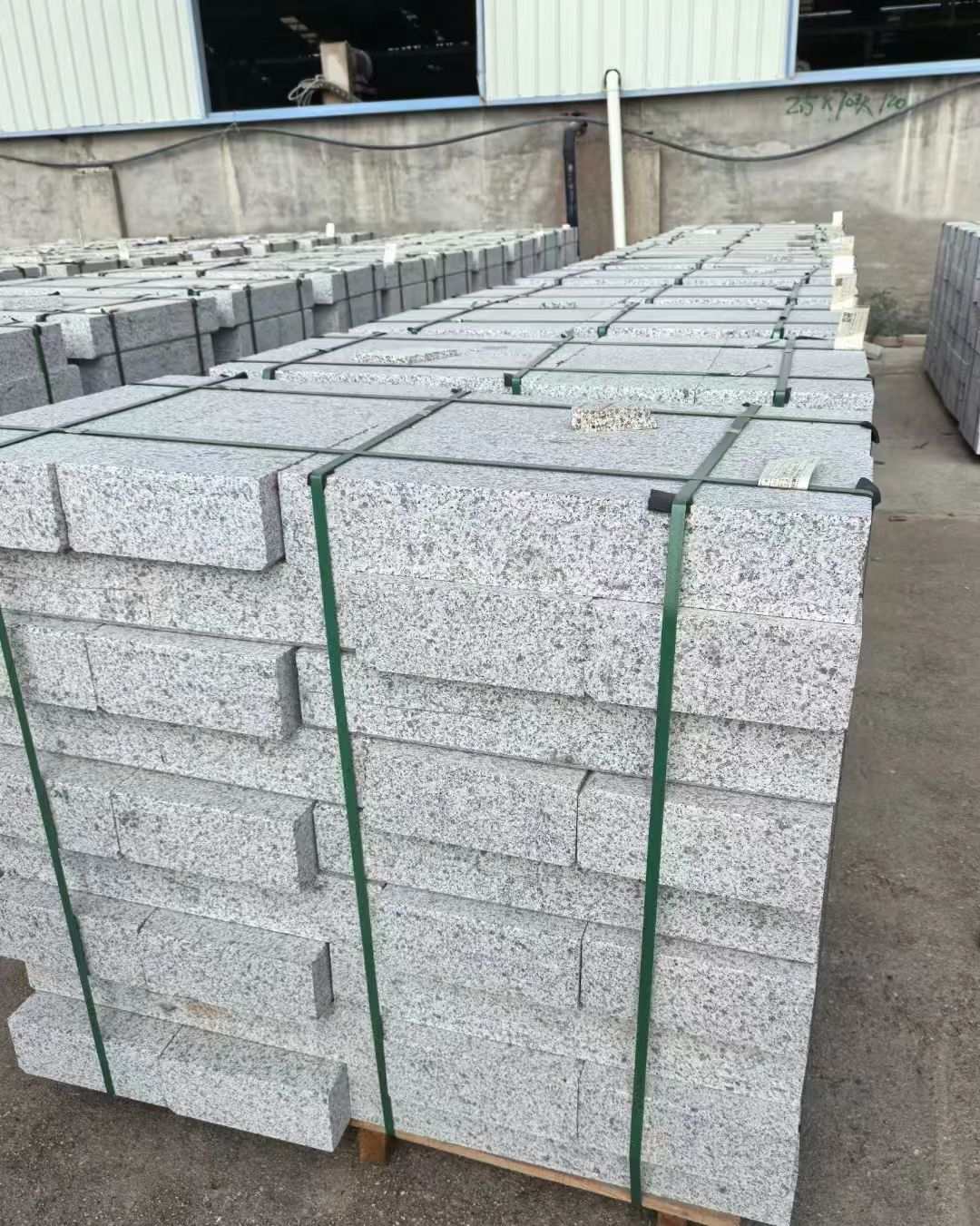 郑州 白麻花岗岩路沿石，弧形路沿石，道牙石，马路牙子，界石，路缘石，平沿石，直岩石，平缘石等