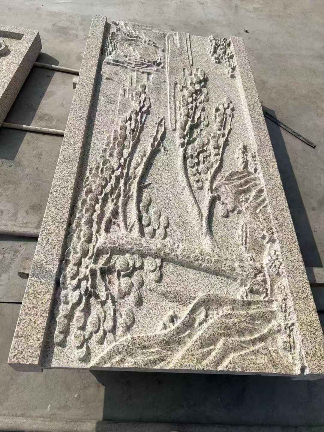 郑州 黄金麻雕刻板浮雕迎客松