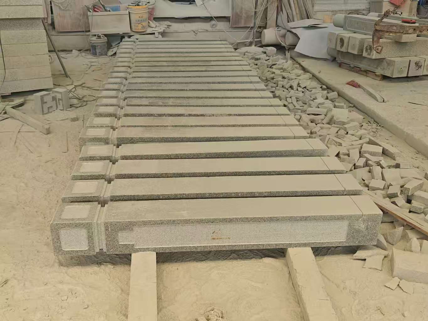 郑州 芝麻白异形加工雕刻-栏杆大柱，方柱